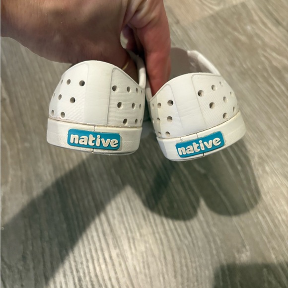 White native shoes for toddlers size 7 - Picture 2 of 4